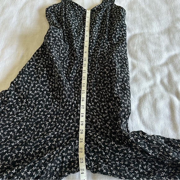 LOFT Womans Black Ditsy Floral Wide Leg Crop Jumpsuit Sz S Smocked Preppy Boho - Picture 13 of 16